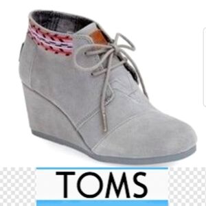 Toms Grey Suede Wedge Booties Embroidery Detail Lace Up Boots Like New 9.5
